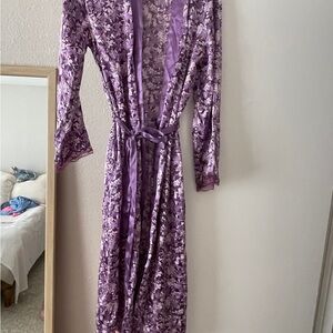 Elegant 100%  Silk Robe